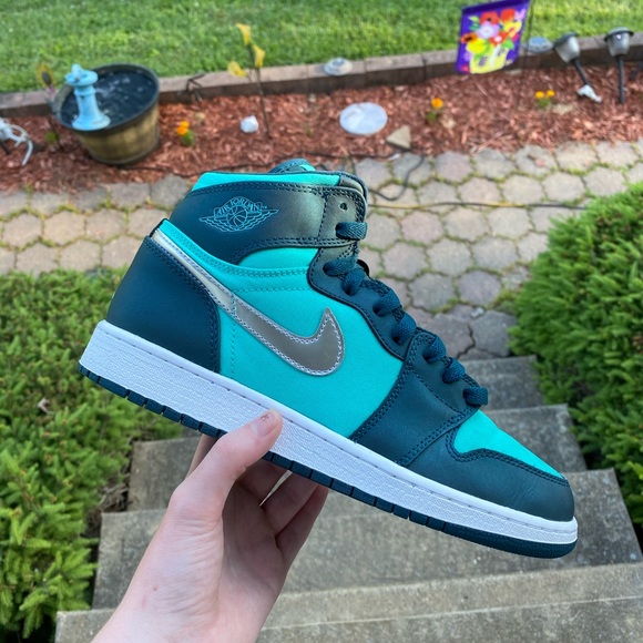 Nike Air Jordan 1 Mid Gs Hyper Jade 7Y 8.5W - Picture 1 of 8